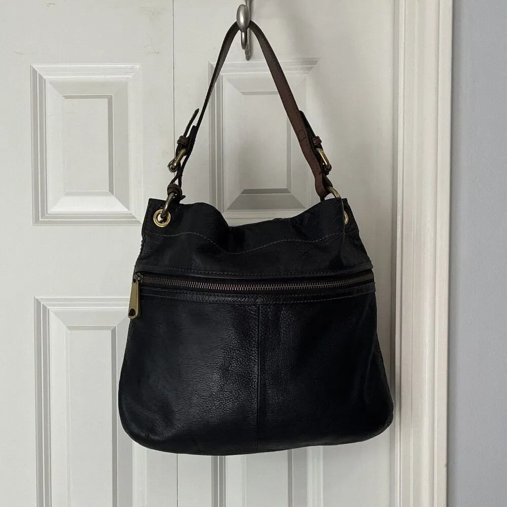 Fossil Black Pebbled Shoulder Bag Brown Strap Zip Lined Pockets Gold Key